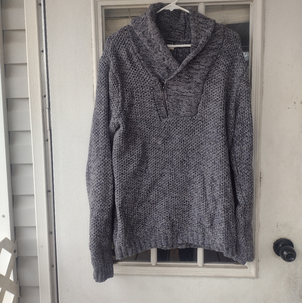 Degree men's gray sweater size Medium